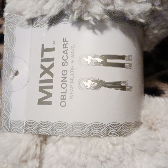 MIXIT 2 TONE FAUX FUR SHERPA OBLONG SCARF - Picture 2 of 6